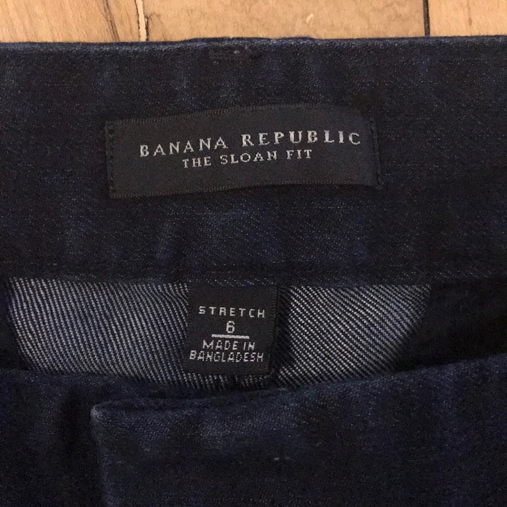 Banana republic size 6 dark jeans, ankle length
